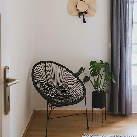 Mid-century Modern Garden Villa