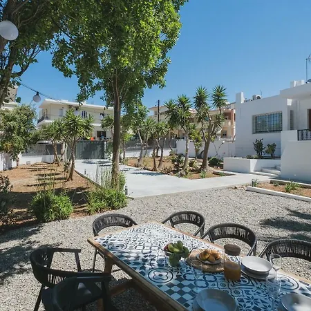 Villa Mid-century Modern Garden