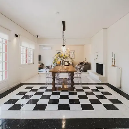 Mid-century Modern Garden Villa