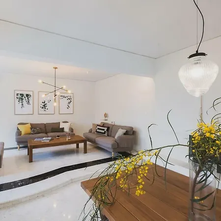 Mid-century Modern Garden Villa