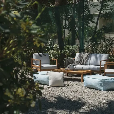 Villa Mid-century Modern Garden *